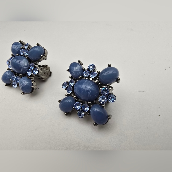 Vintage Blue Clip On Earrings - Picture 3 of 7